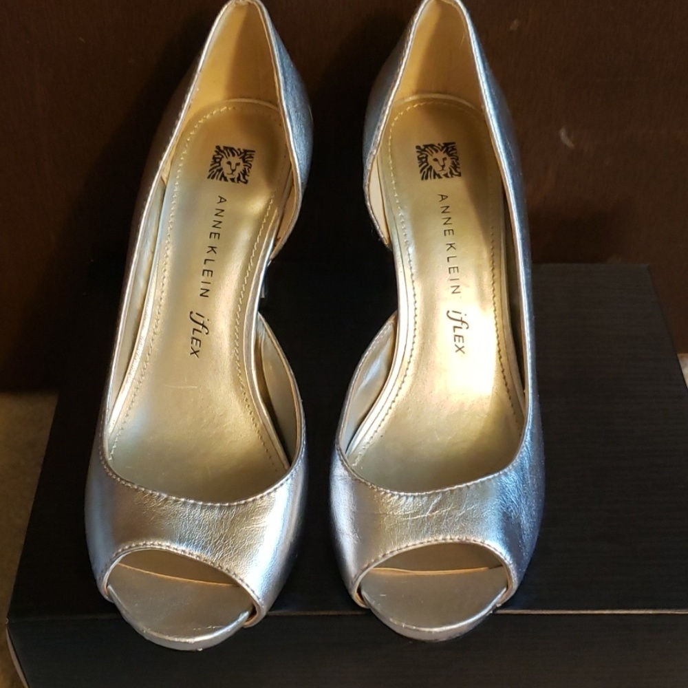 Anne Klein iflex pumps NWOT